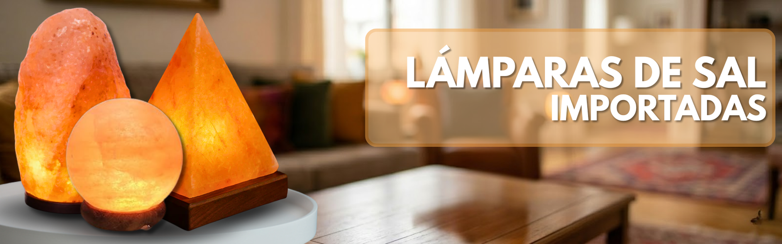 Lámparas de sal del Himalaya importadas en formas naturales, esféricas y piramidales sobre base de madera.